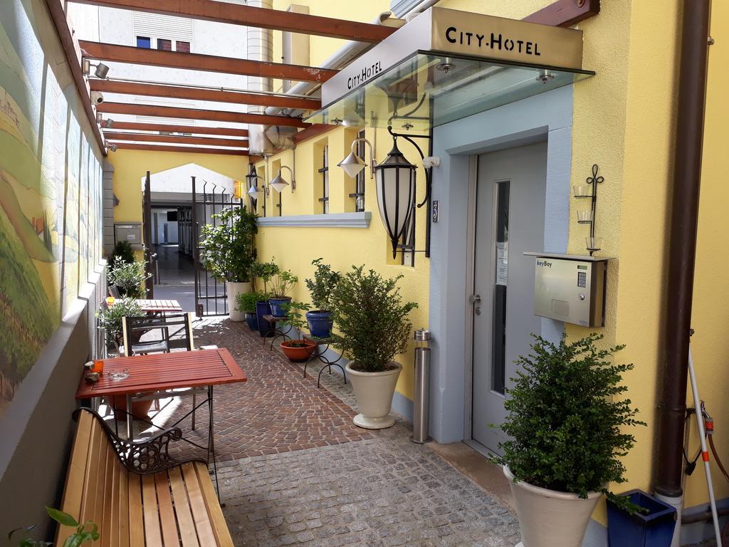 City Hotel ช็อปฟ์ไฮม์ ภายนอก รูปภาพ
